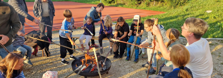 Stockbrot und Lagerfeuer bei den Kinderbibeltagen